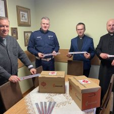 Tysiąc odblaskowych opasek trafi do mieszkańców Sądecczyzny