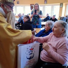 RADOSNE ŚWIĘTA Z FUNDACJĄ BIEDRONKI